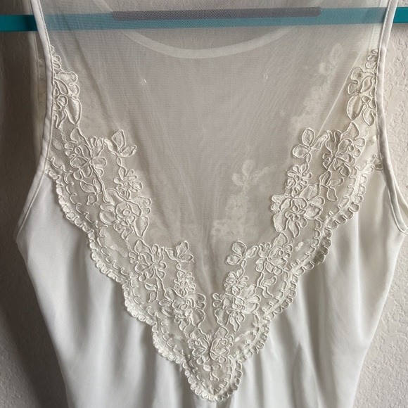 VINTAGE sheer white nightgown with lace and sequins - Picture 5 of 8